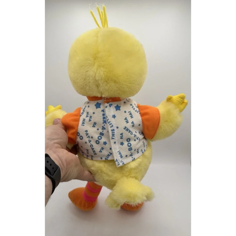 Vintage‎ 1996 Pick-A-Boo Singing Big Bird Plush Toy - Sesame Street